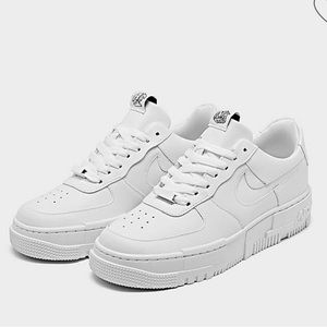 WOMEN'S NIKE AIR FORCE 1 PIXEL SHOES